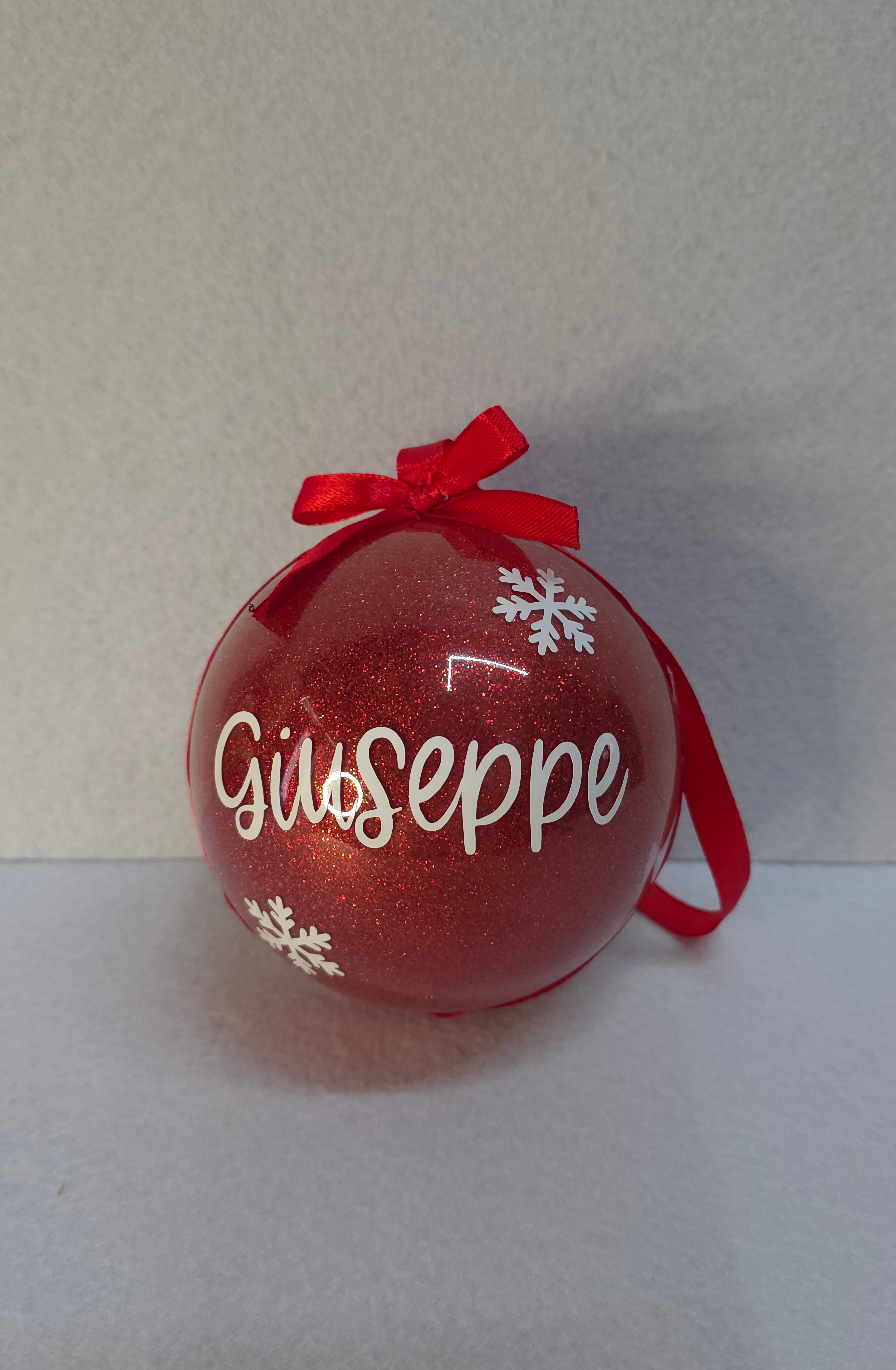 Palla di natale con nome e decorazioni