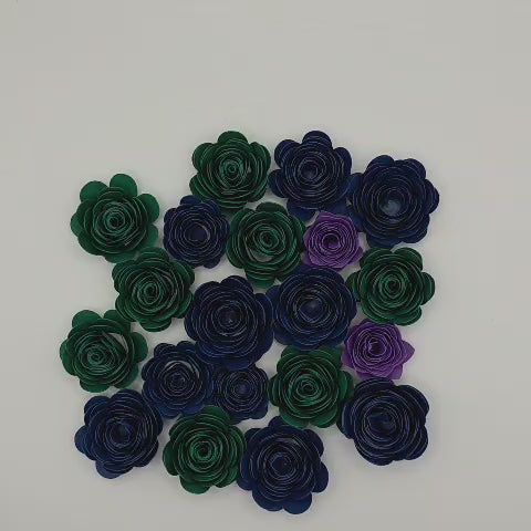 Set di 50 Rose in Carta Fatte a Mano + Farfalle – Decorazioni Artigianali