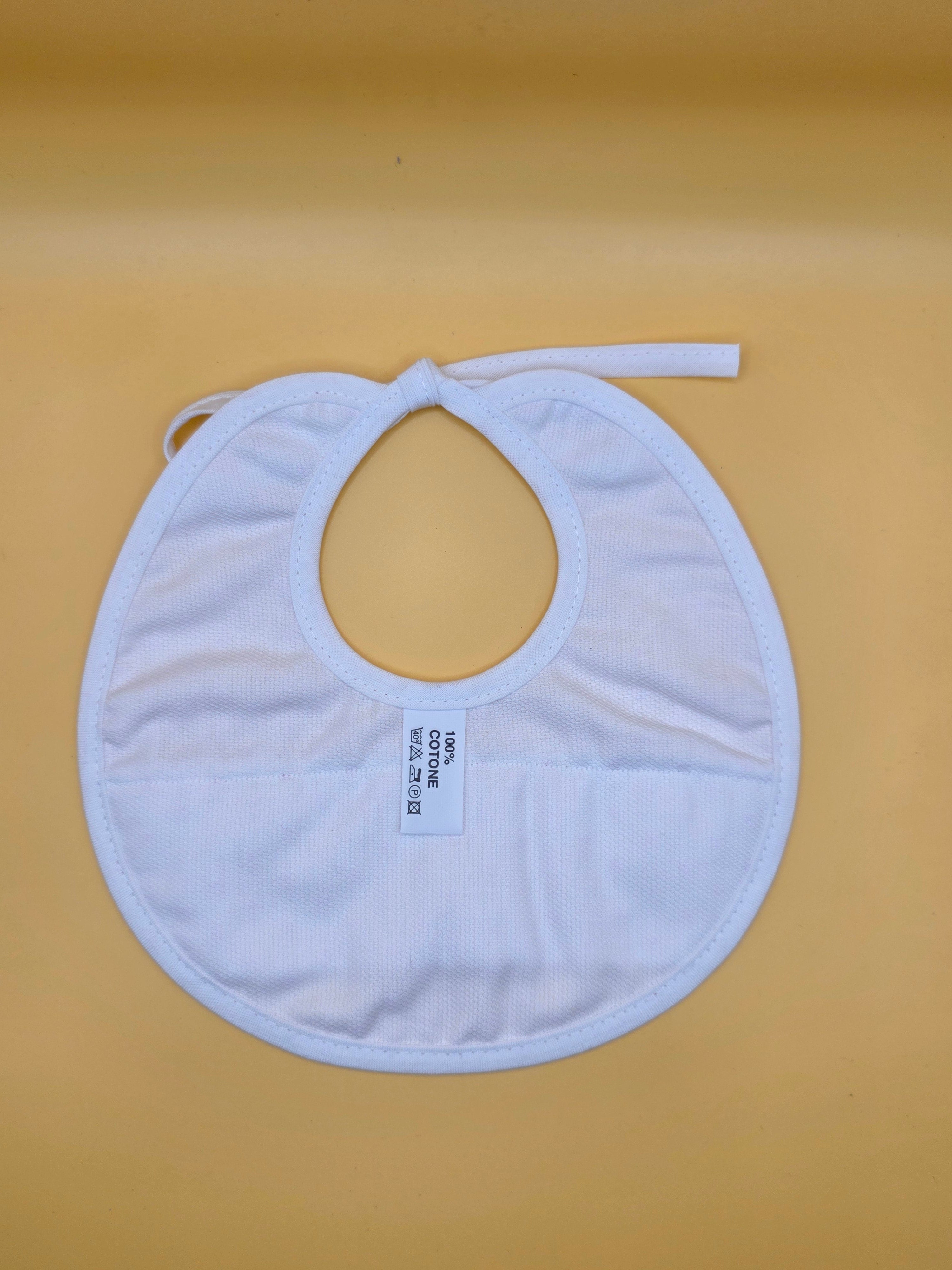 Bavaglino con nome a punto croce