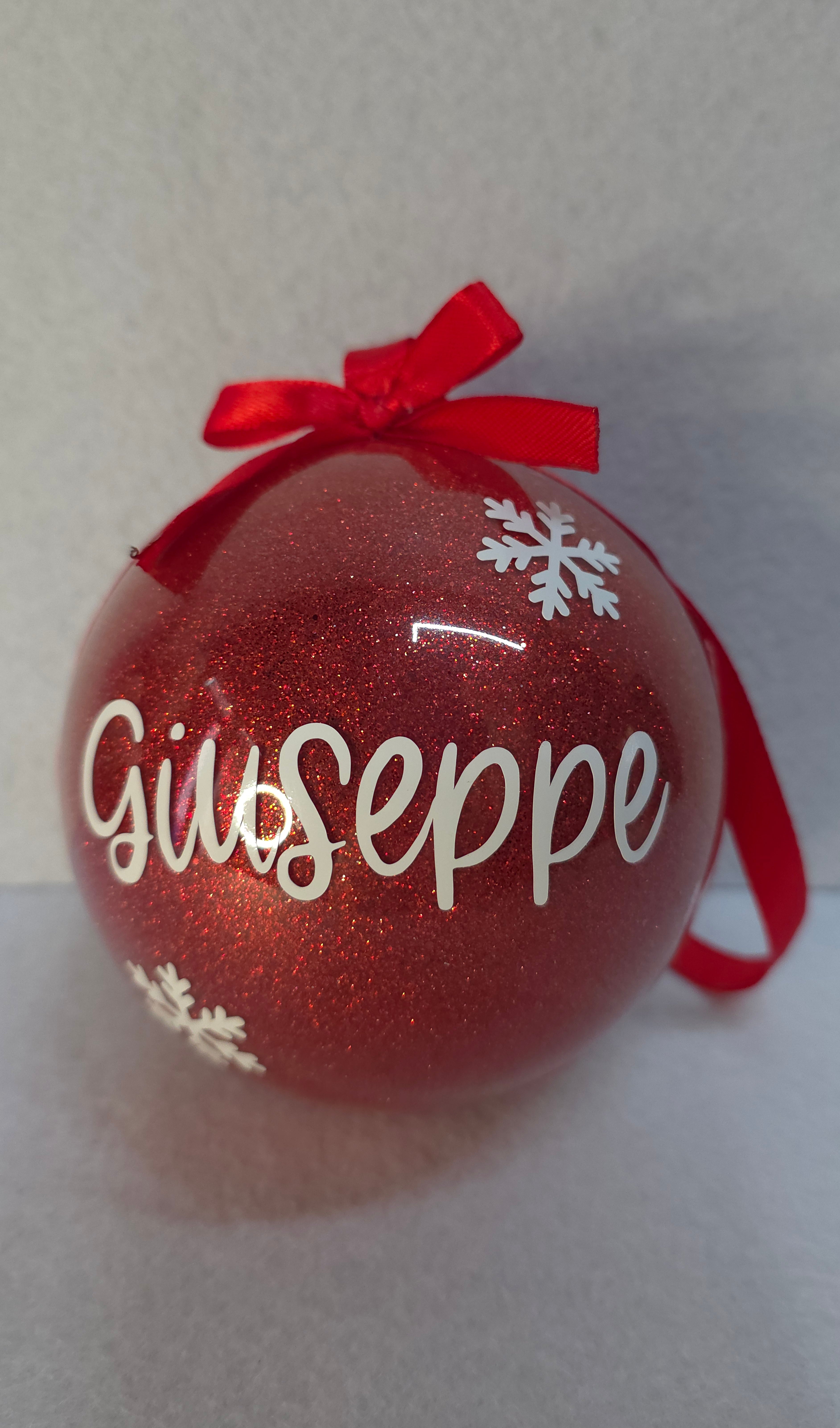 Palla di natale con nome e decorazioni