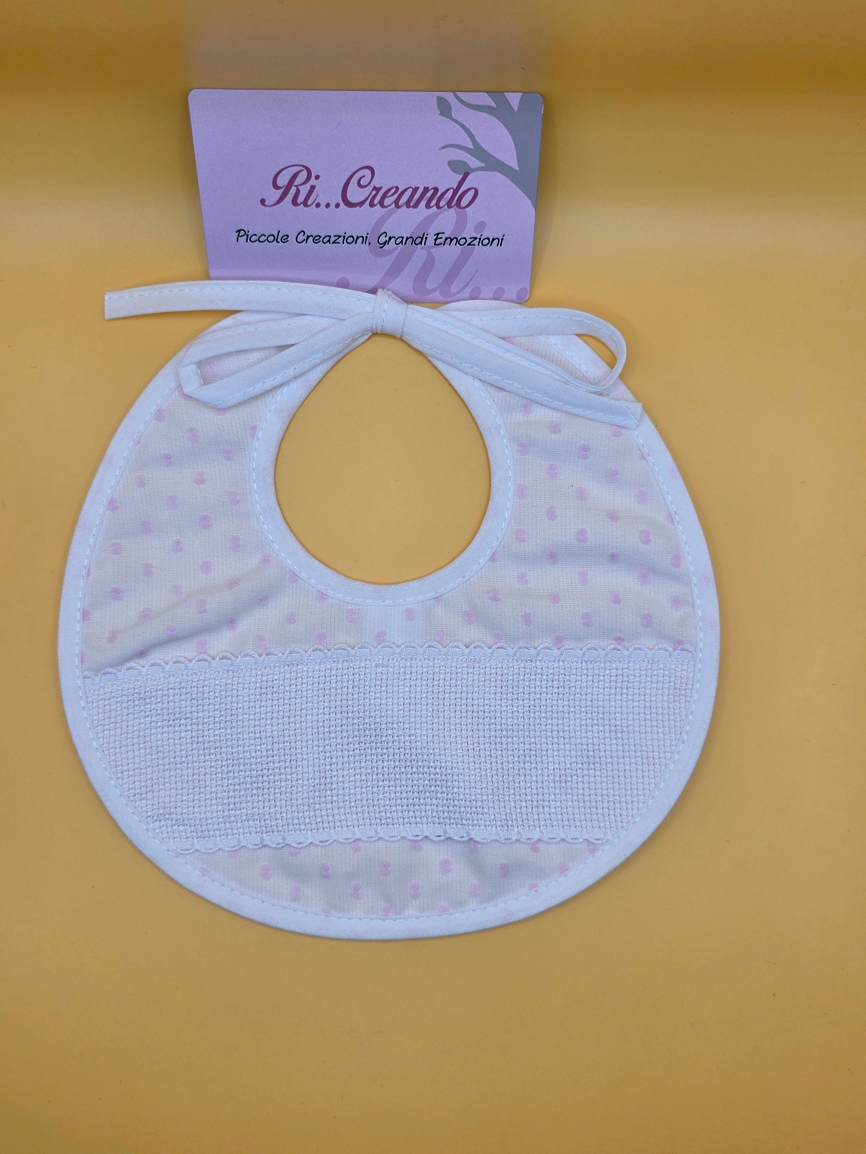 Bavaglino con nome a punto croce