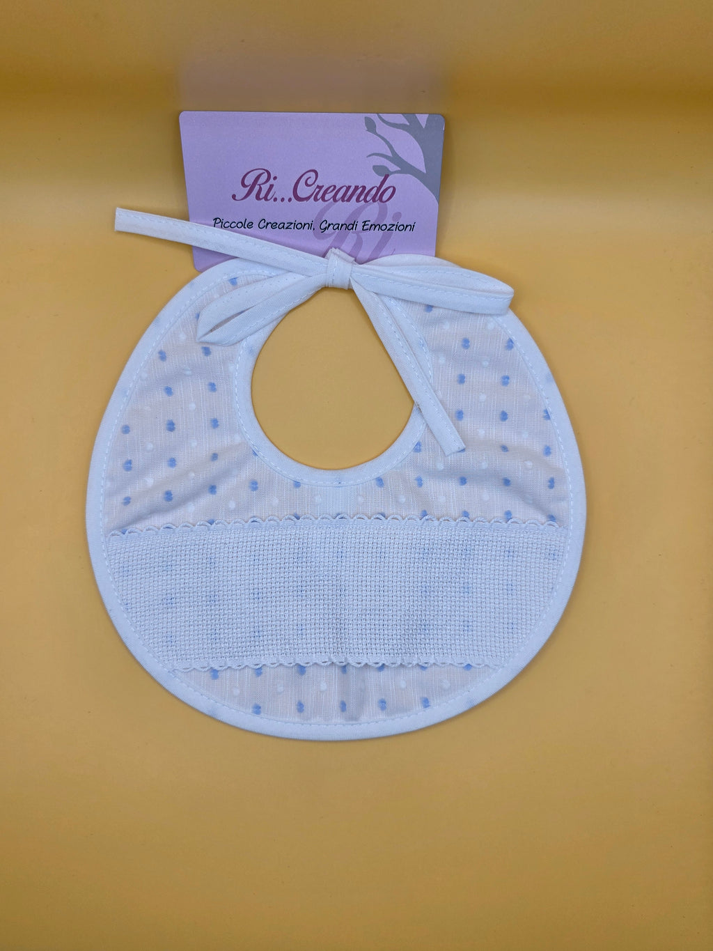 Bavaglino con nome a punto croce