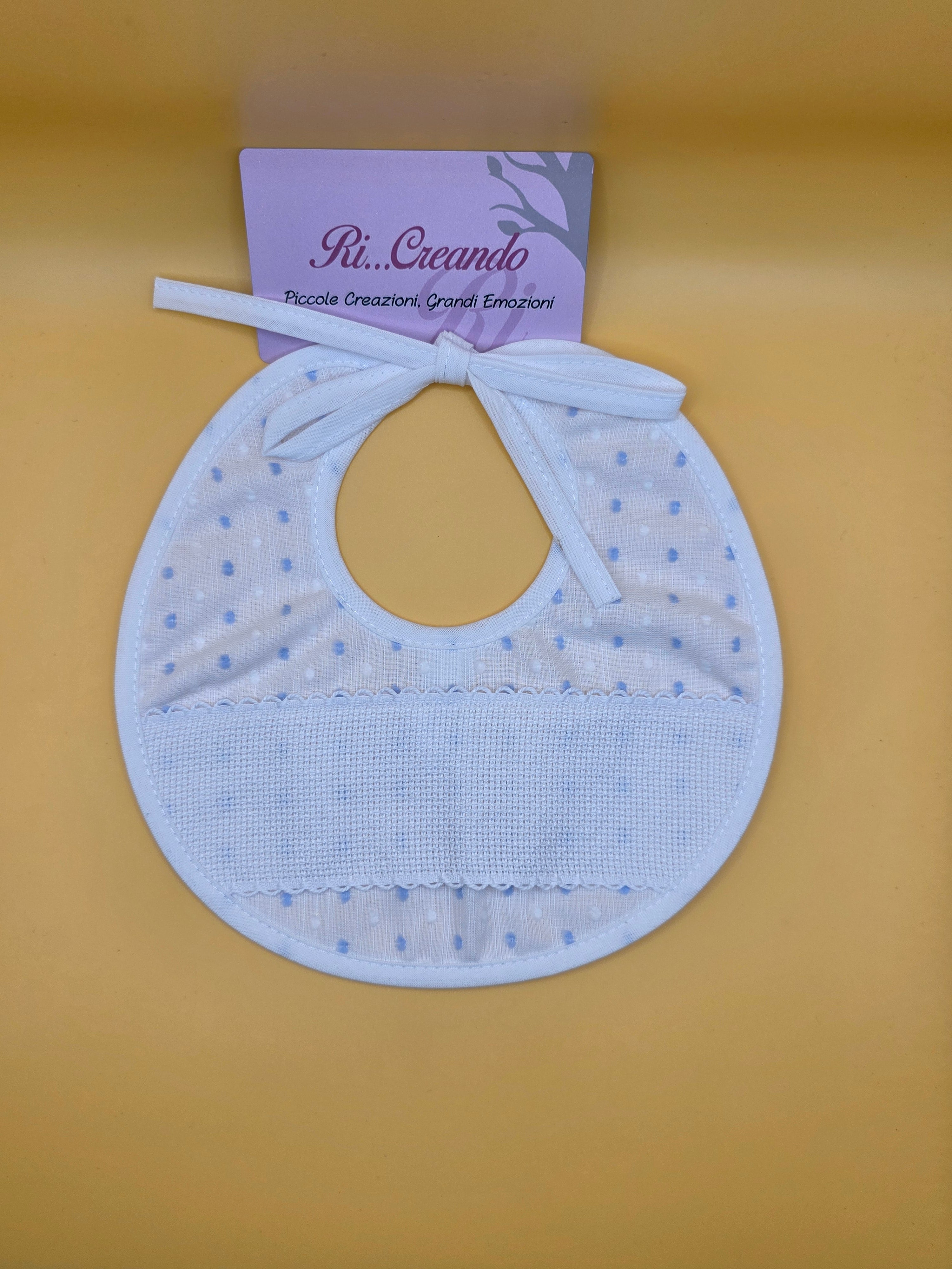 Bavaglino con nome a punto croce