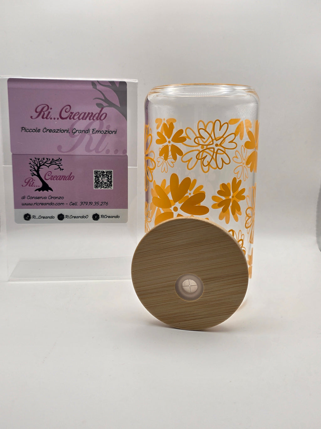 Bicchiere in vetro con cannuccia e coperchio in bambù – Fiori Arancioni