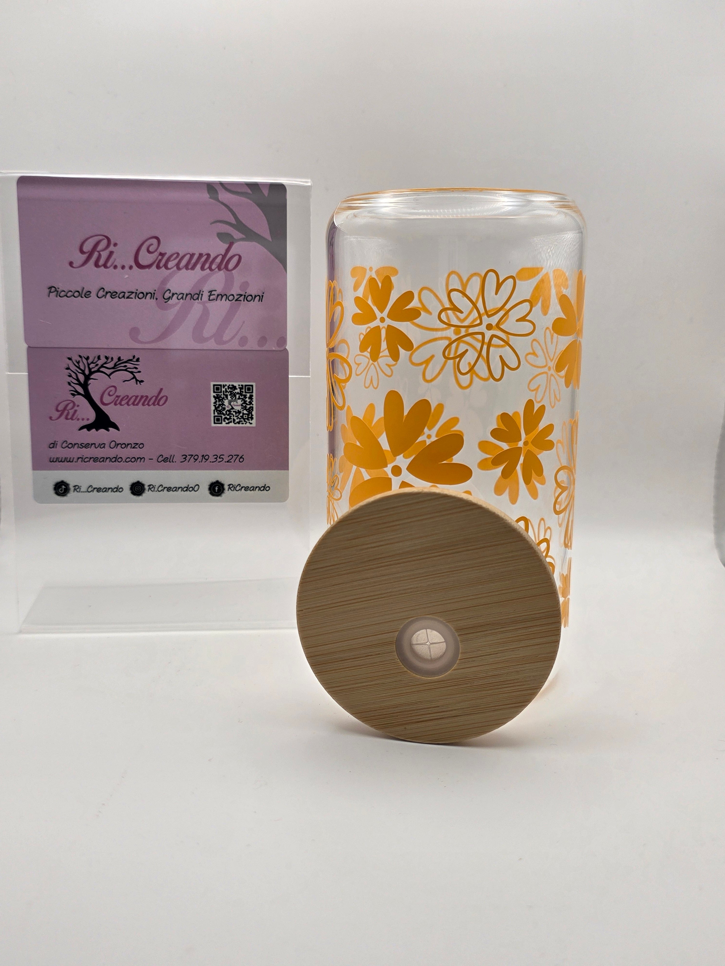 Bicchiere in vetro con cannuccia e coperchio in bambù – Fiori Arancioni