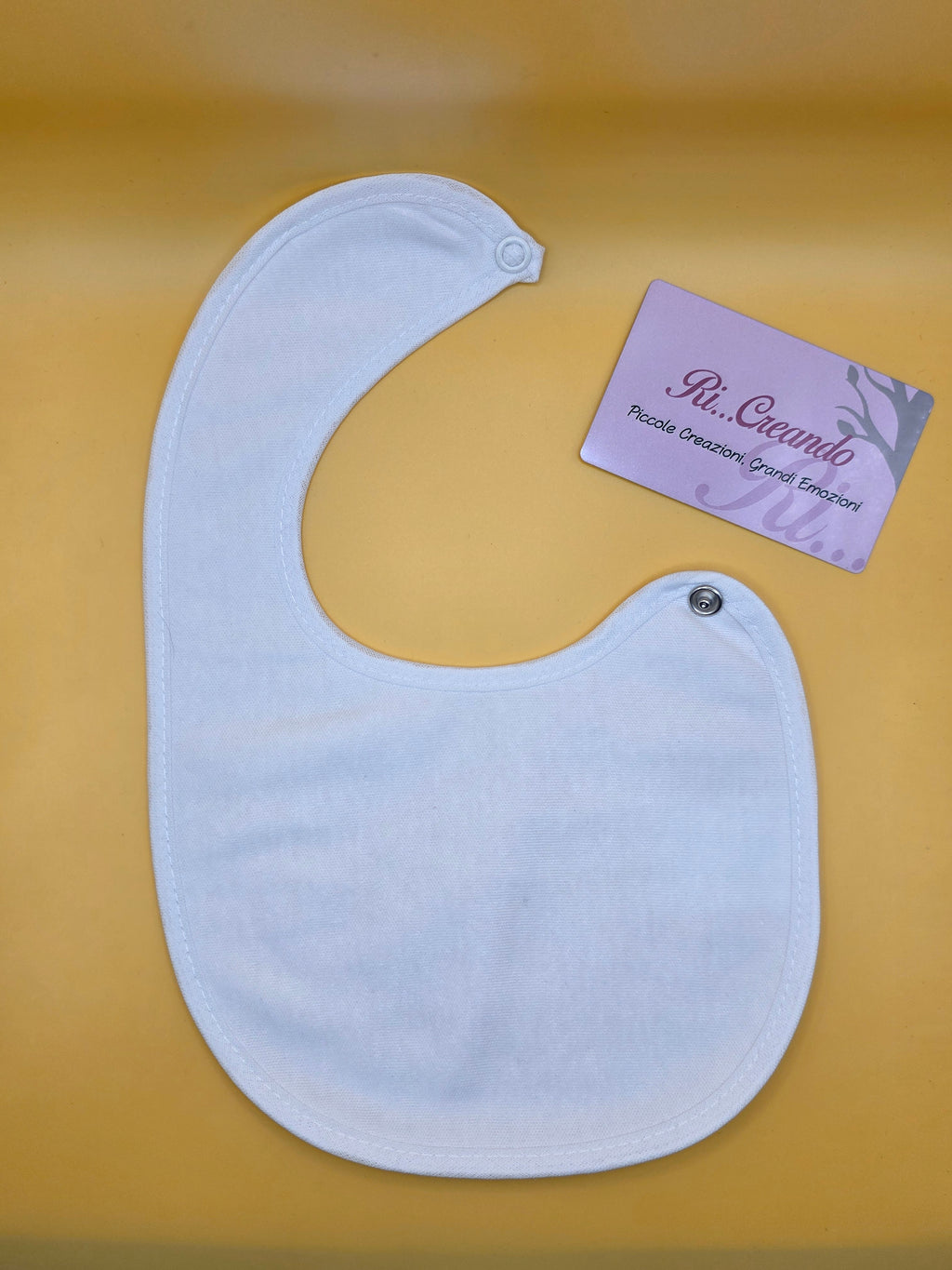 Bavaglino personalizzato con bottone