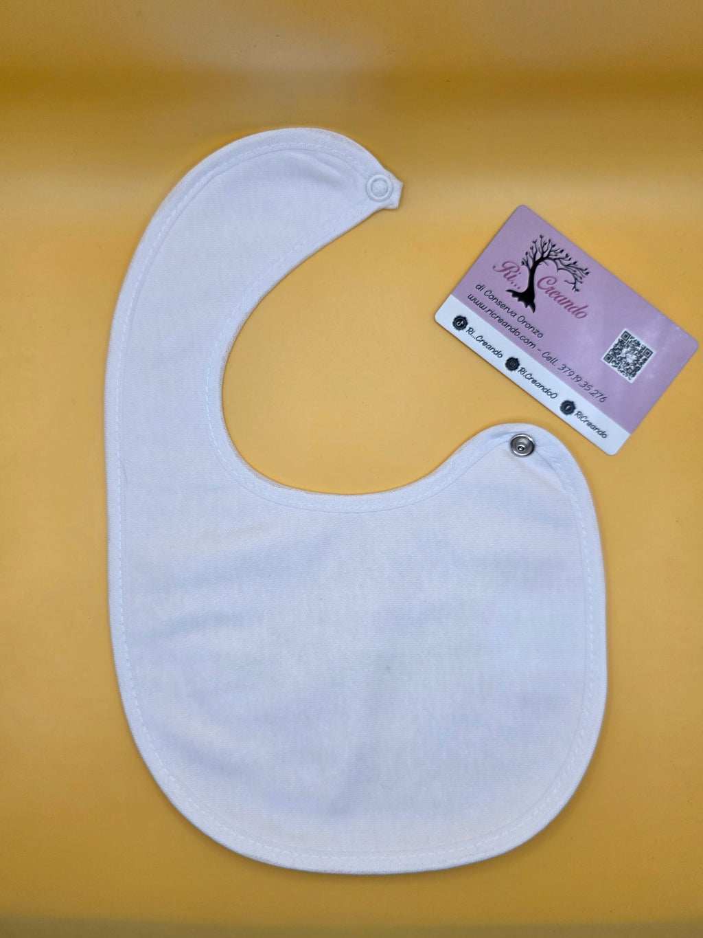 Bavaglino personalizzato con bottone